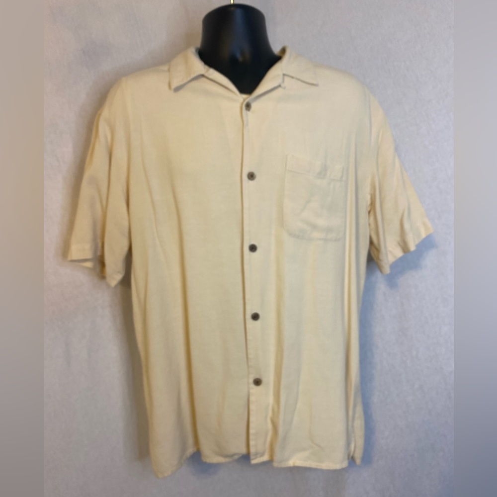 Vintage Silk Brand men’s 💯 silk shirt. Size is a loose L